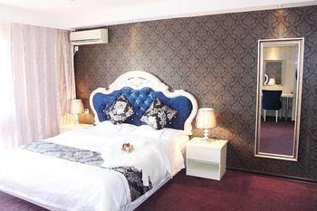 Tangfeng Art Hotel Shenyang North Railway Station Экстерьер фото